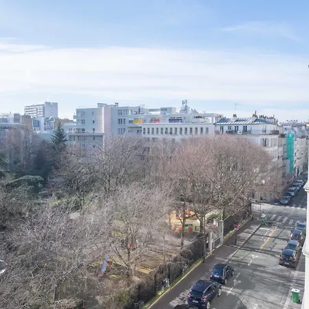 Cosy And Very Flat With Open View On A Parc Parigi
